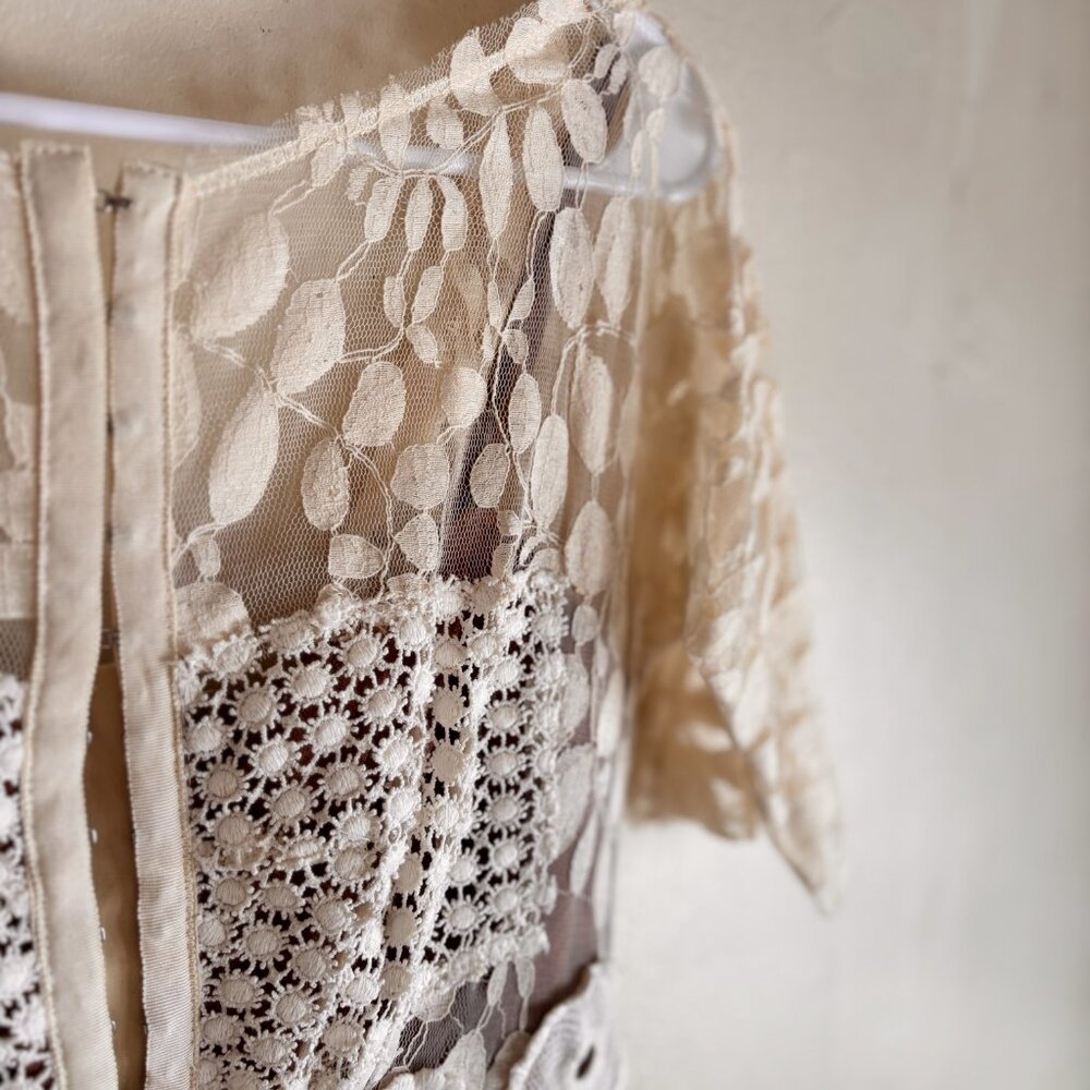 Pristine Vintage Embroidered and Lace White Mini Dress Small - Picture 2 of 13